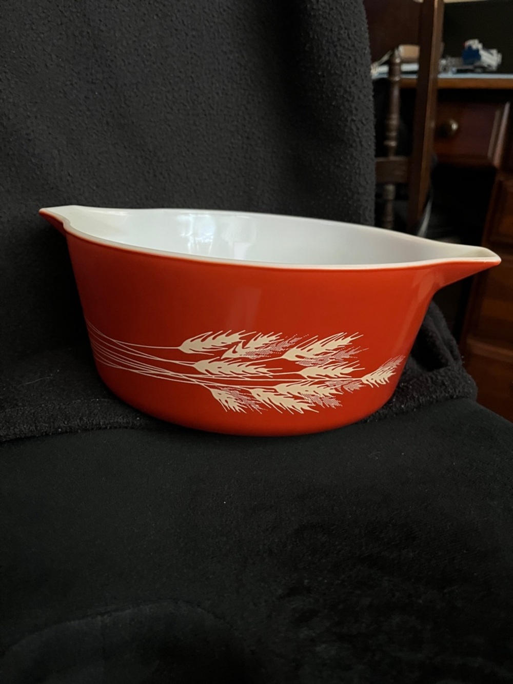 Vintage Pyrex Autumn Harvest Round Casserole Dish.